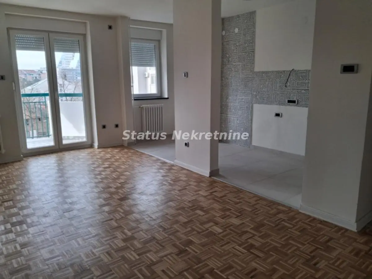 Novi Sad, Cara Dušana - dvosoban 55m2
