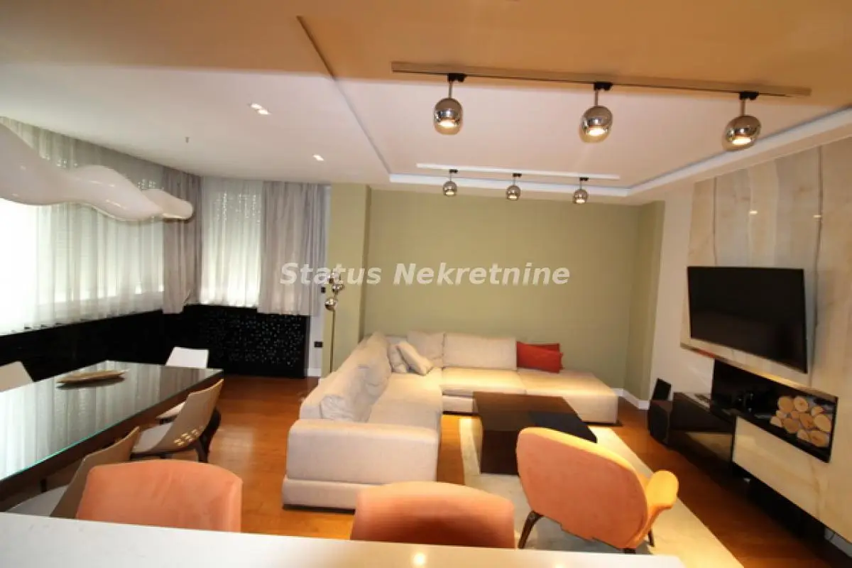 Center-Luxury Furnished Four-Room Apartment 113 m2 with Garage Space in a Top Location-065/385 8880