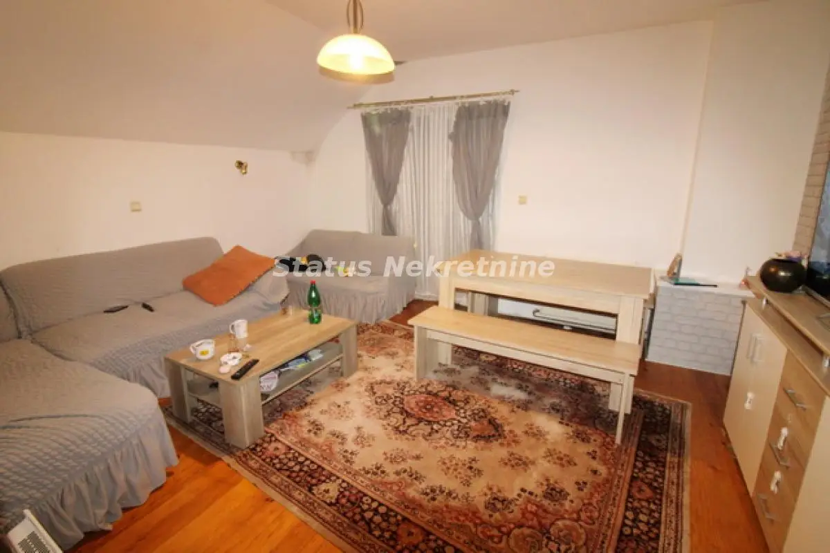 Excellent house at a nice location with commercial space - ground floor + attic + basement