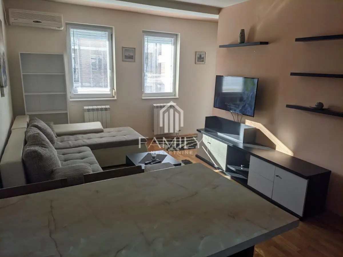 Modern two-and-a-half room apartment in Sajmište – furnished, peaceful