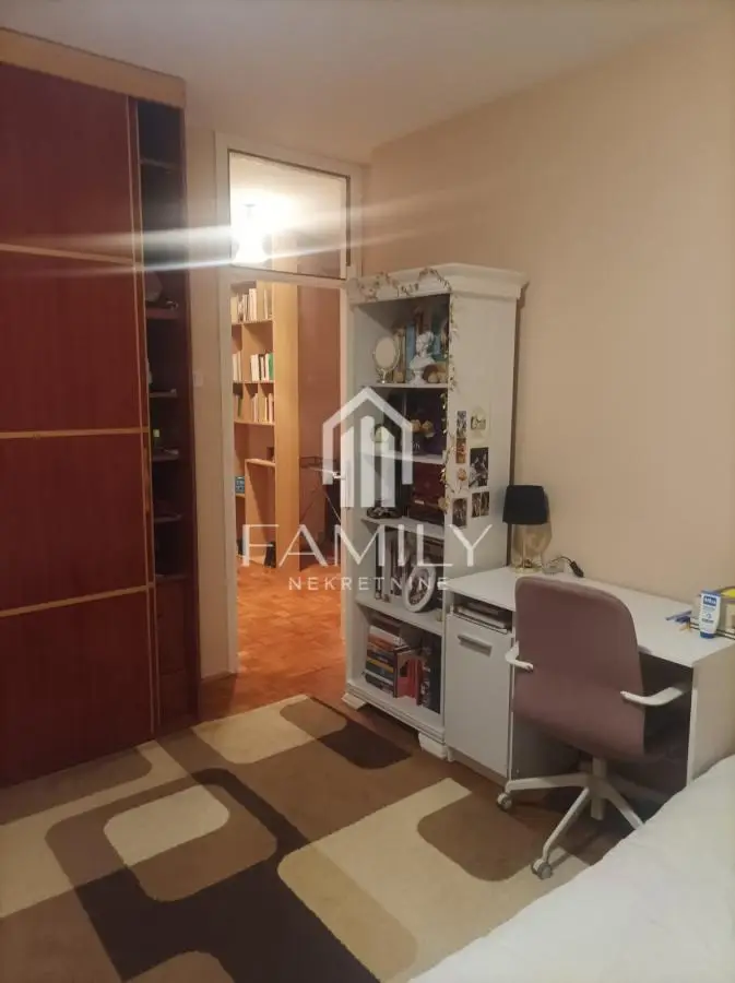 Spacious two-and-a-half room apartment near Štrand – ideal for students or families!