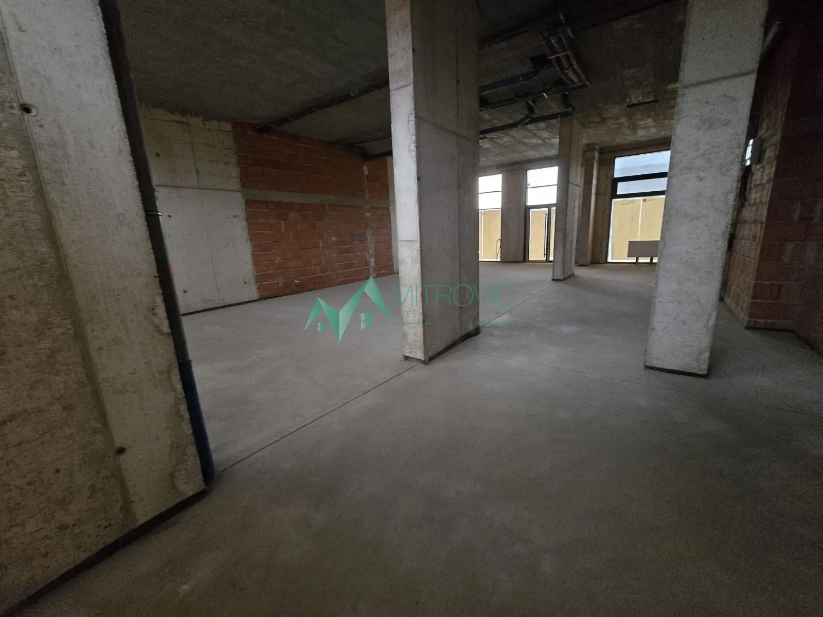 Street commercial space in gray phase at Novo Naselje, 143 m²