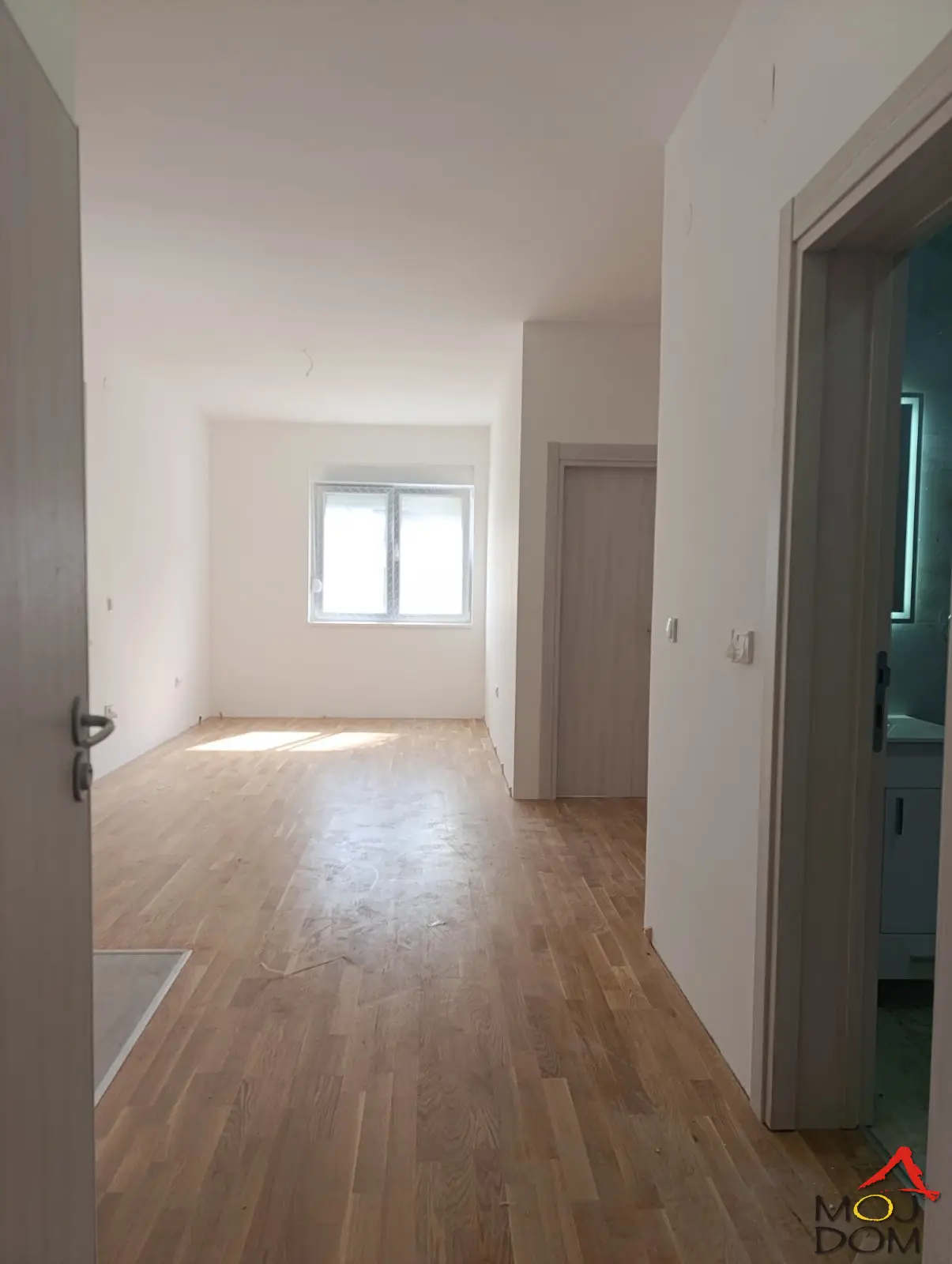 We are selling new, move-in ready apartments with separate bedrooms in Adice.

These are ground units registered as garages, so purchase is possible only for domestic buyers and for cash only.

The apartments are characterized by quality construc