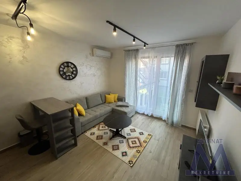 Novi Sad, great opportunity to buy an exceptional property in the strict city center (pedestrian zone).
NEW, FULLY FURNISHED!!!!
Excellent investment for daily rental.
First floor. City central heating with installed calorimeters.
Orderly