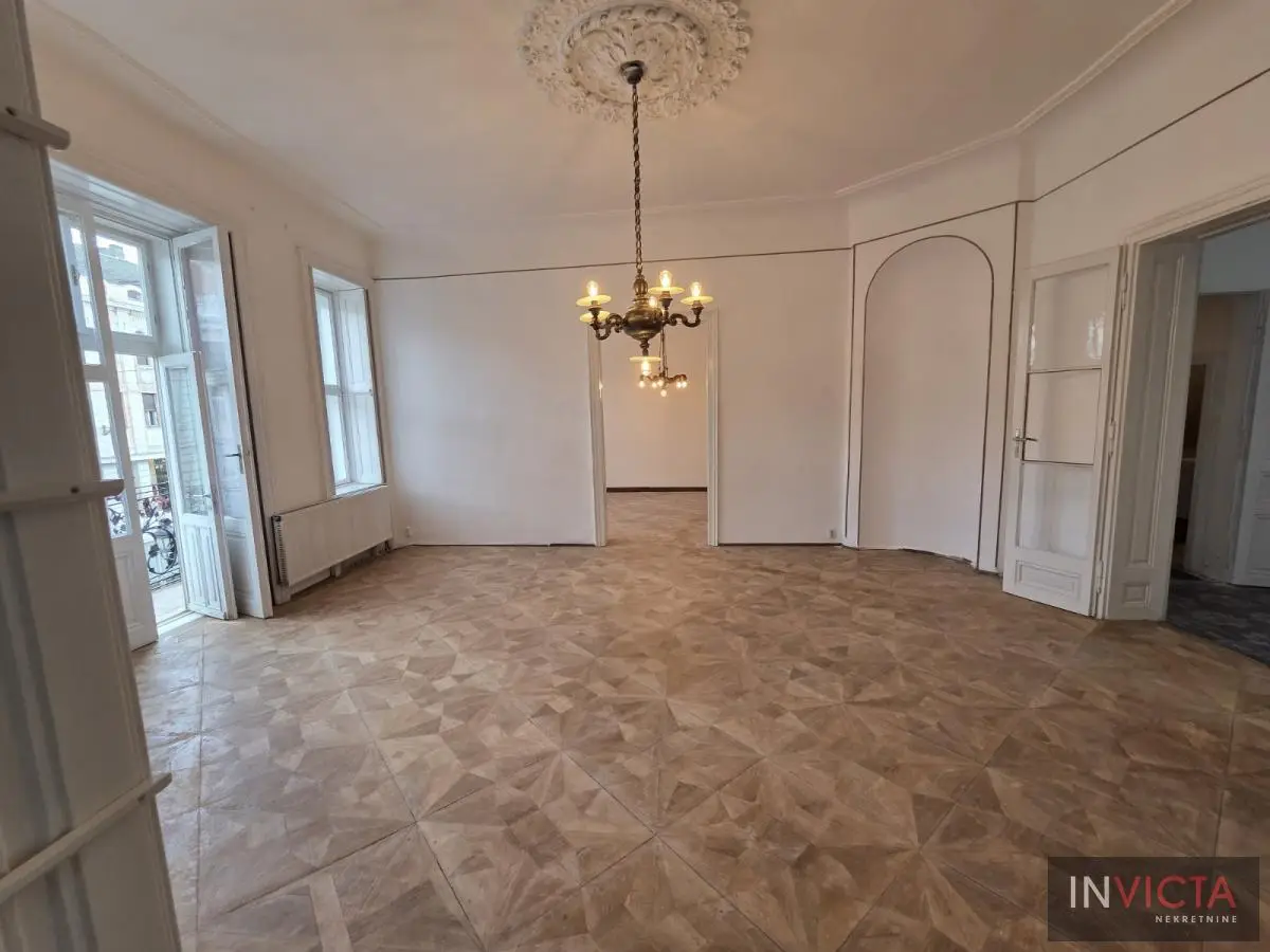 Attractive salon apartment in the pedestrian zone