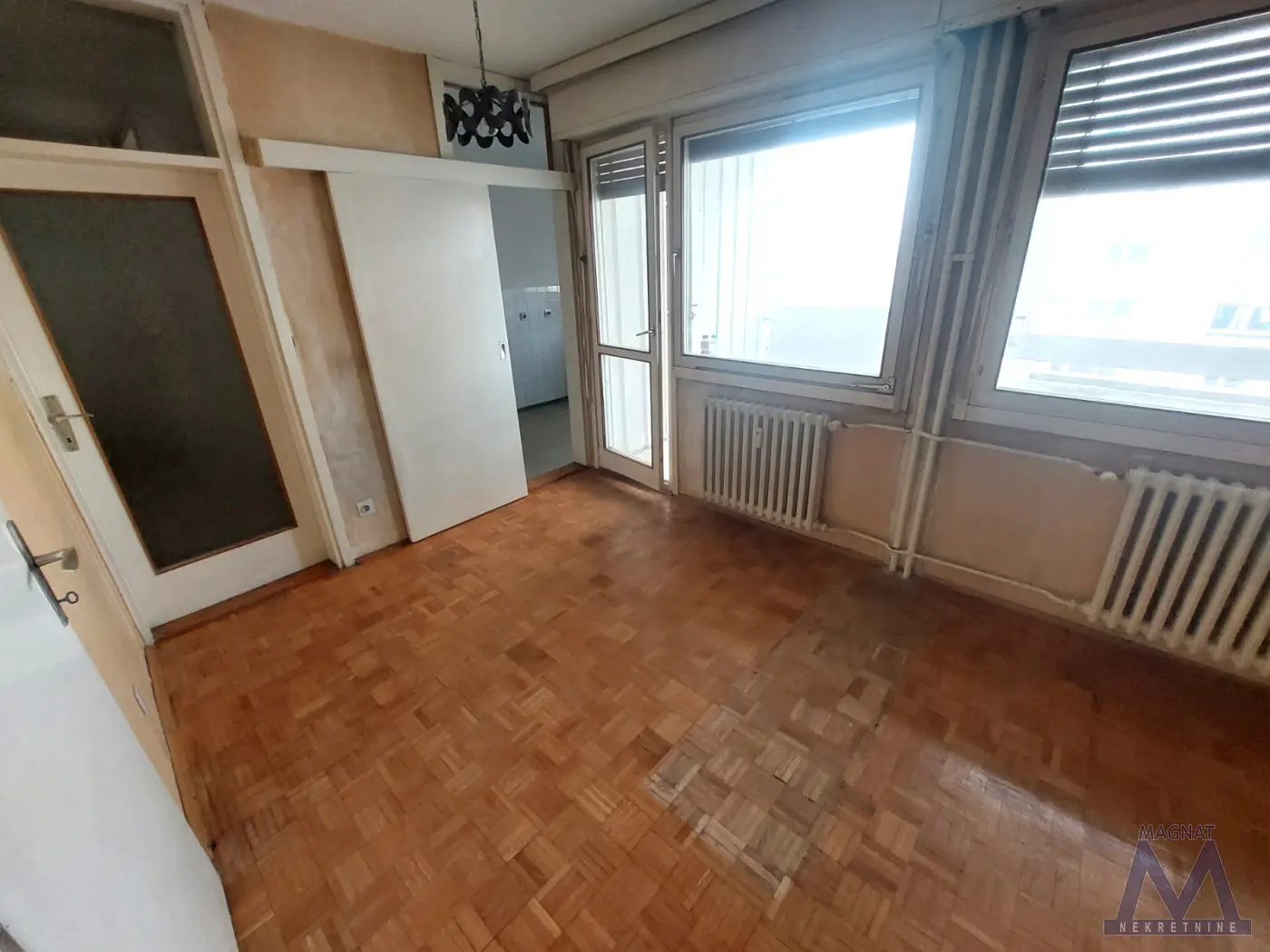 Novi Sad - Liman 2 - RARITY ON THE MARKET!!! - classic two-room apartment for sale, 62m2, move-in ready, registered.

The apartment has an excellent layout, consisting of a hallway, living room with dining area, separate kitchen, nice bedroom, bathroom, storage.