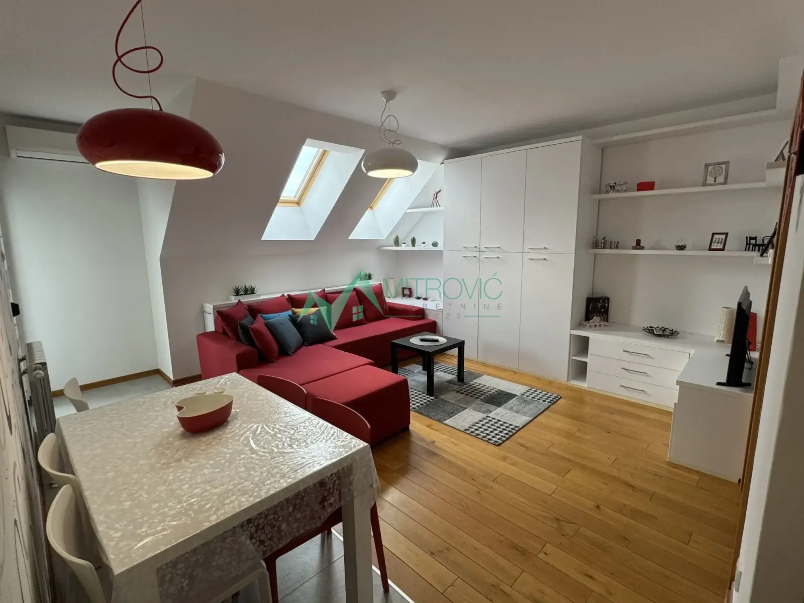CENTER - Excellent two-room apartment - steps from the pedestrian zone