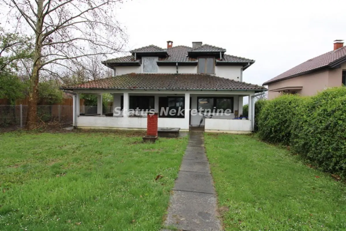 Čenej-Excellent location, very well-built house