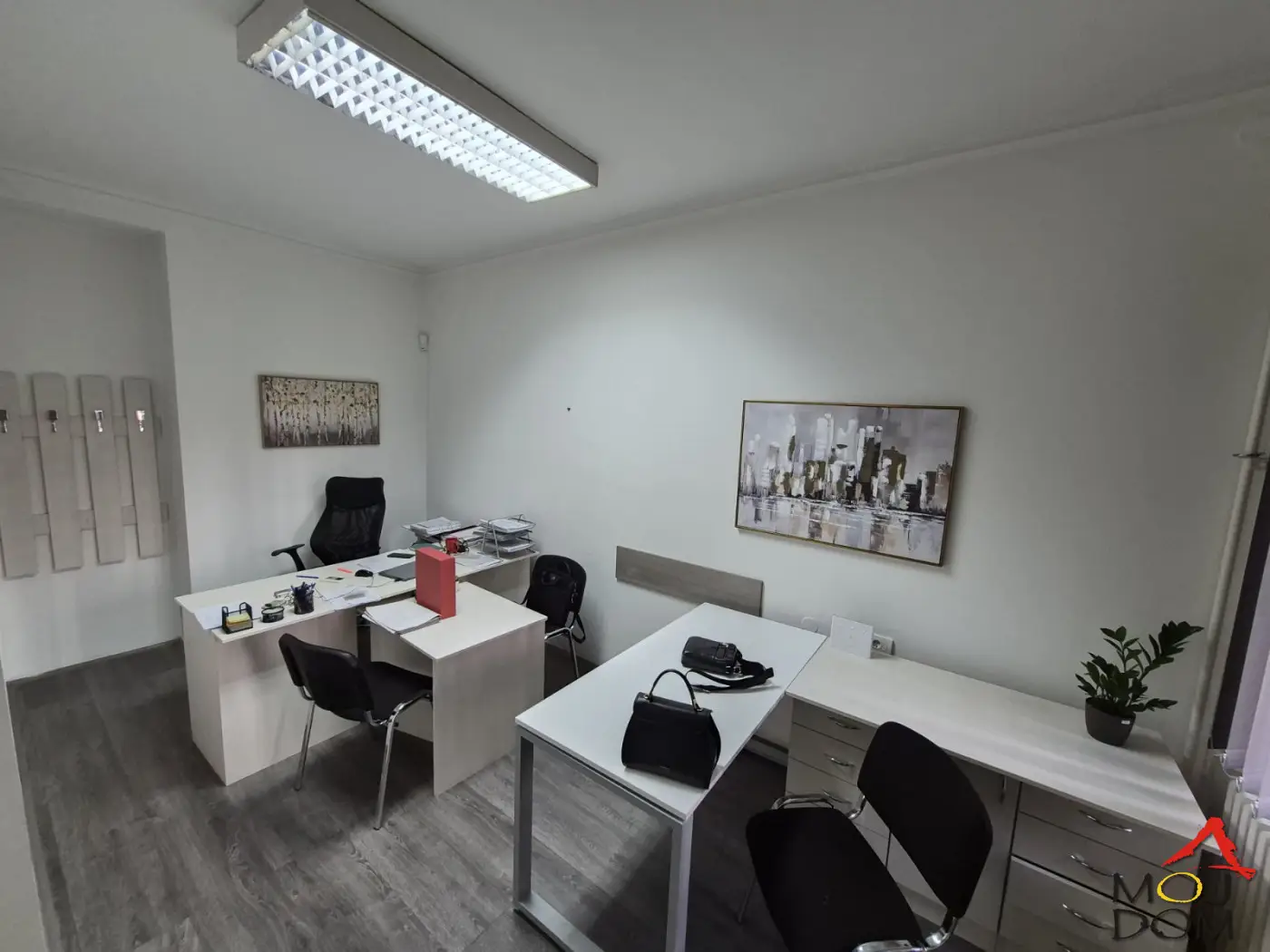 One-room apartment in the very center of Novi Sad – 29 m², high ground floor, ideal for office or investment

Forum Agency is selling a functional one-room apartment in the heart of Novi Sad, at one of the city’s most sought-after locations.