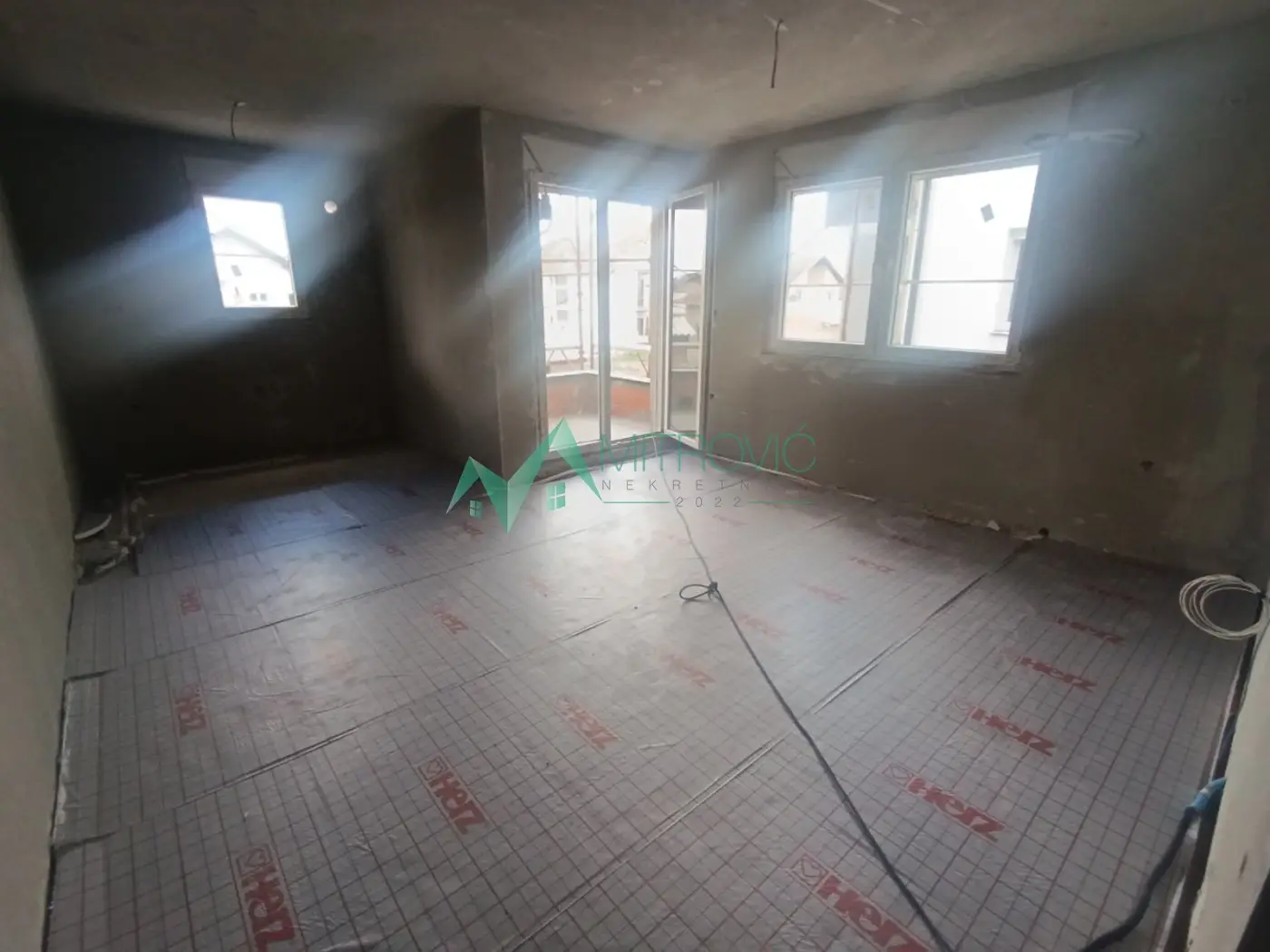 Adice, excellent four-room apartment divisible into two housing units