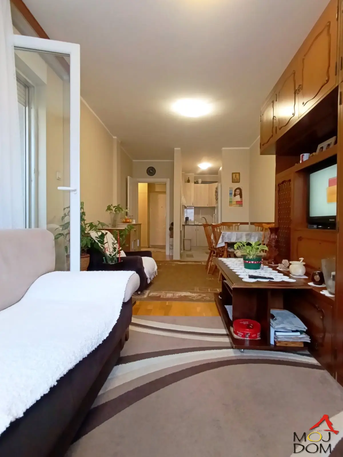 For sale: functional and fully equipped apartment in an attractive location – Bulevar Patrijarha Pavla. Located on the 3rd floor in a newer building with an elevator, making it ideal for both living and investing.

The apartment is sold furnished