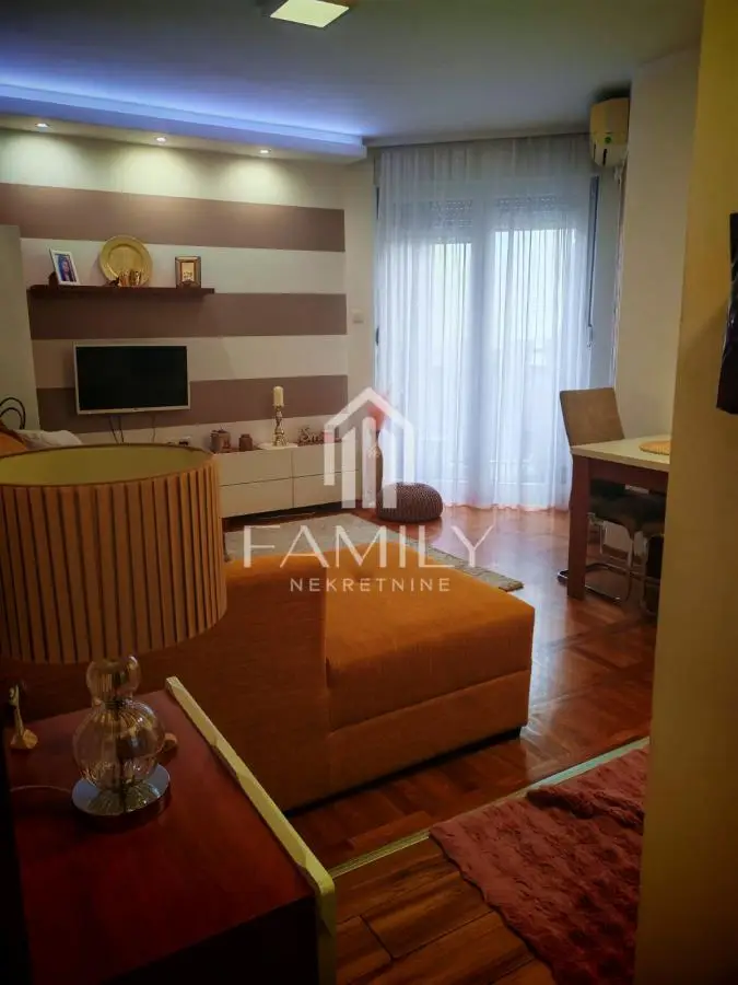 EXCLUSIVE OPPORTUNITY – MODERNLY FURNISHED STUDIO AT A PRIME LOCATION! IDEAL FOR LIVING AND INVESTMENT