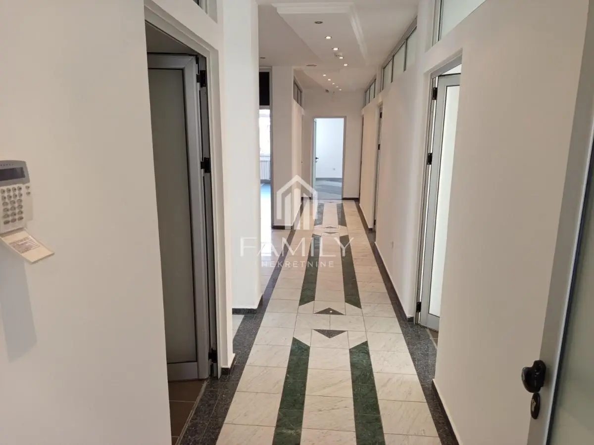 Spacious office space of 250 m² for rent – ideal for developing your business