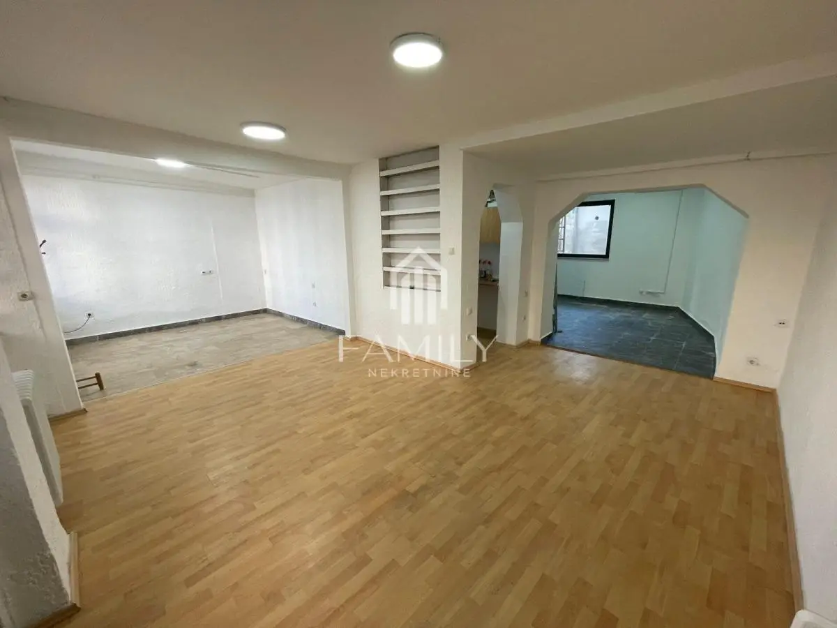 Retail space in the center of Novi Sad, 75 m² – excellent visibility and a functional area