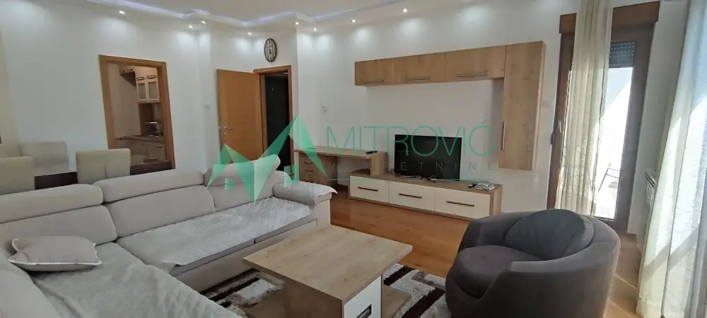 Novi Sad, Center (pedestrian zone) - Excellent, fully and quality furnished two-room apartment in the city center + garage