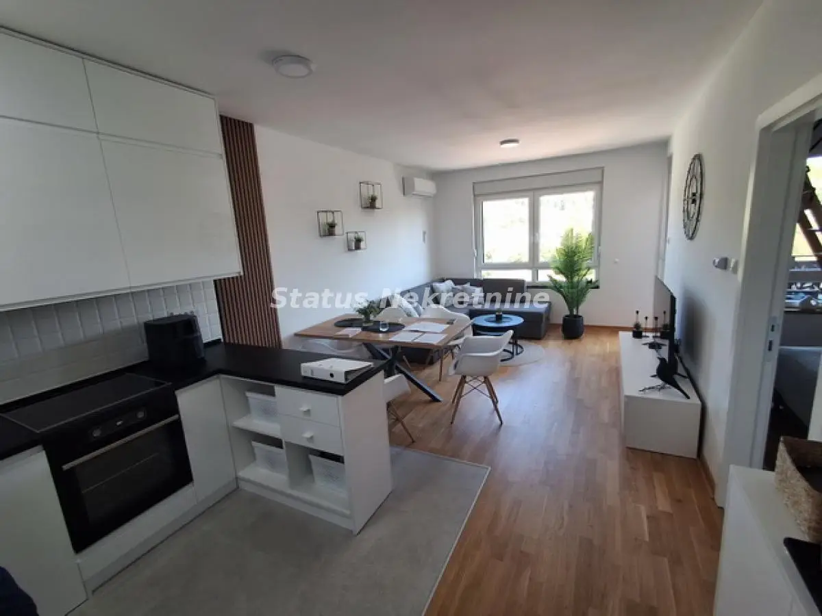 Bright two-room apartment 44 m² with terrace, center of Vrdnik, 4th floor - fully furnished with garage