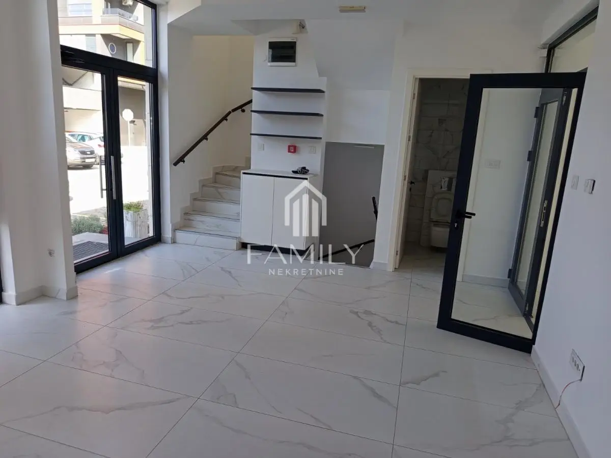Center of Novi Sad – representative business space of 144 m² on three levels, near the court and SPENS