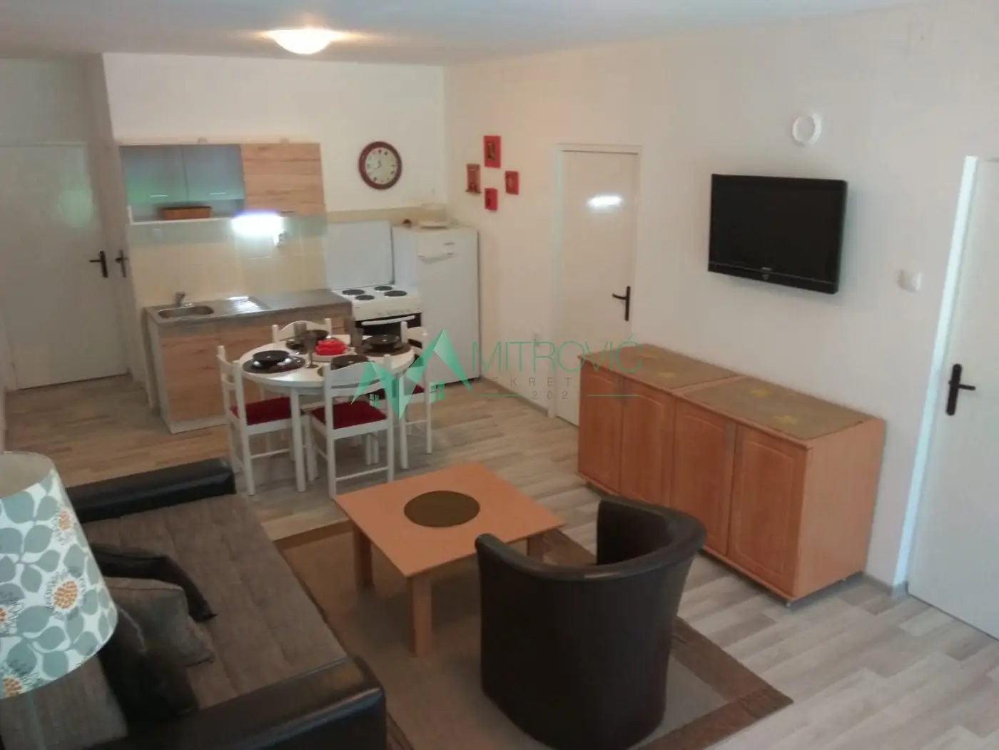 ***INVESTMENT OPPORTUNITY IN THE CENTER OF VRDNIK – SALE OF BUSINESS WITH TWO RESIDENTIAL UNITS of 88 m2***