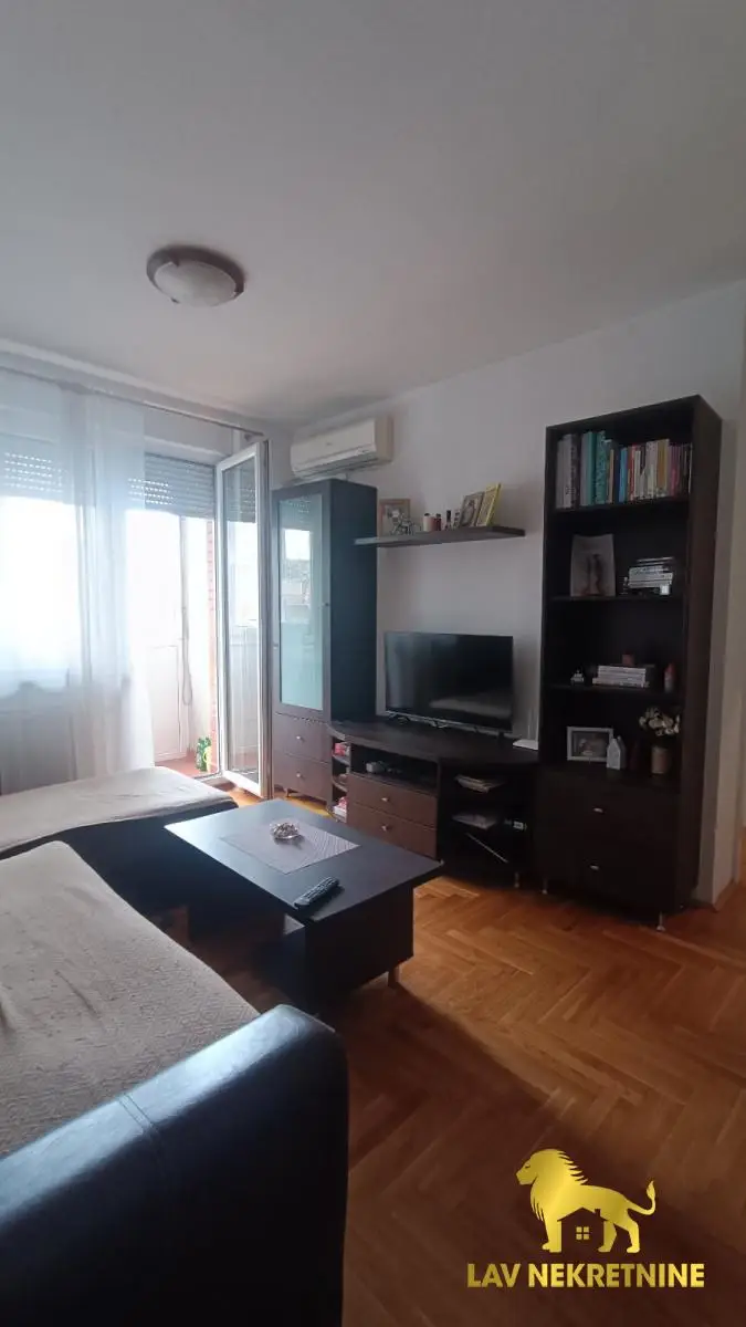 Excellent apartment near Futoška, Bulevar, Fair. Move-in ready immediately. Lav 2020 real estate. Agency commission 50% of first rent