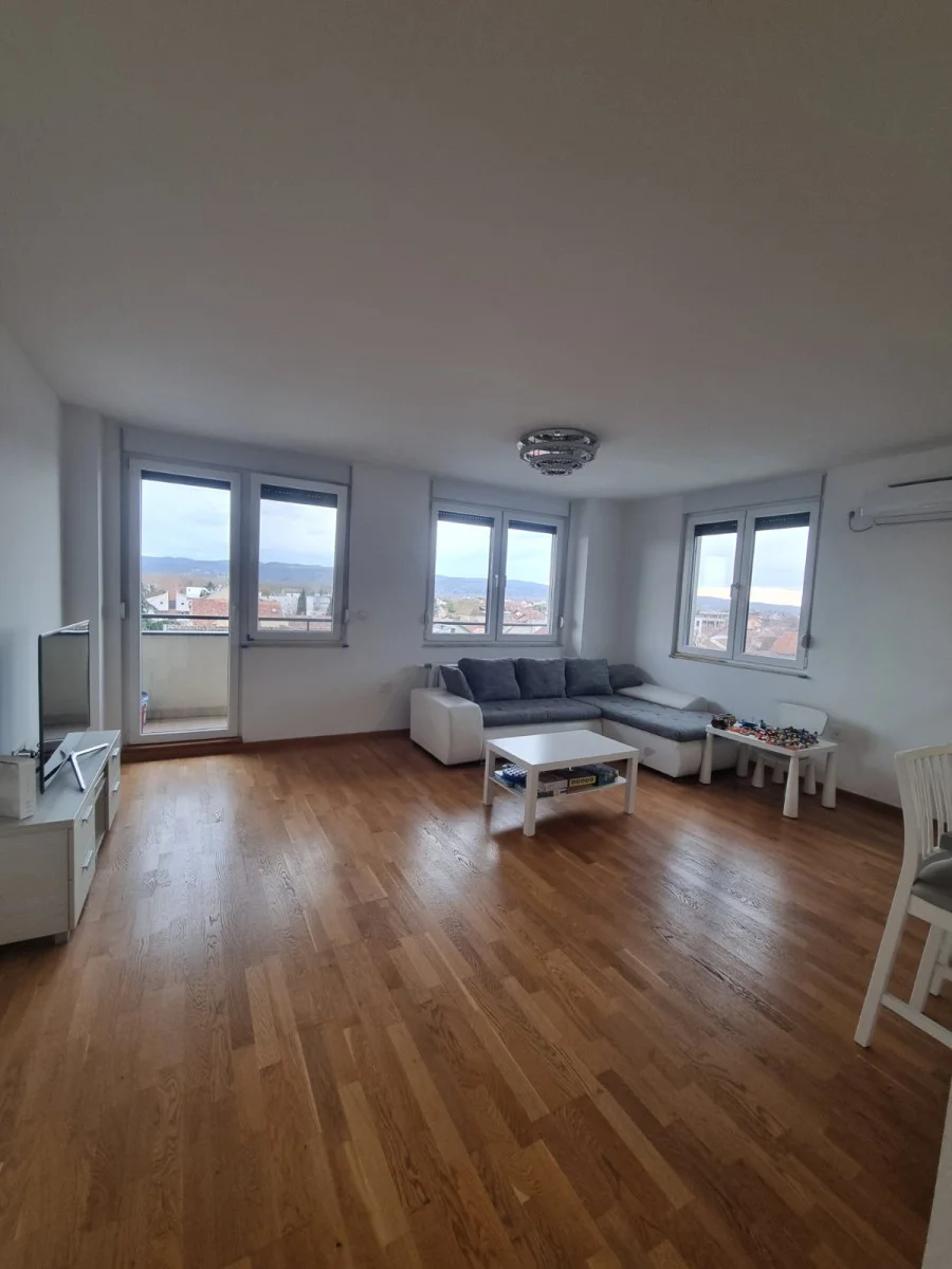 NOVI SAD. TELEP. TWO-AND-A-HALF-ROOM APARTMENT (Svet nekretnine, Novi Sad, Reg. no. 405)