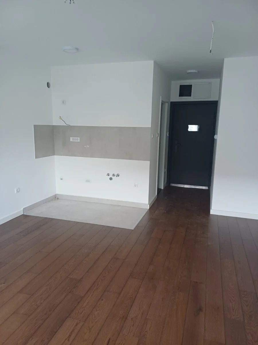 NOVI SAD. NOVO NASELJE. STUDIO (Svet nekretnine, Novi Sad, Reg. no. 405)