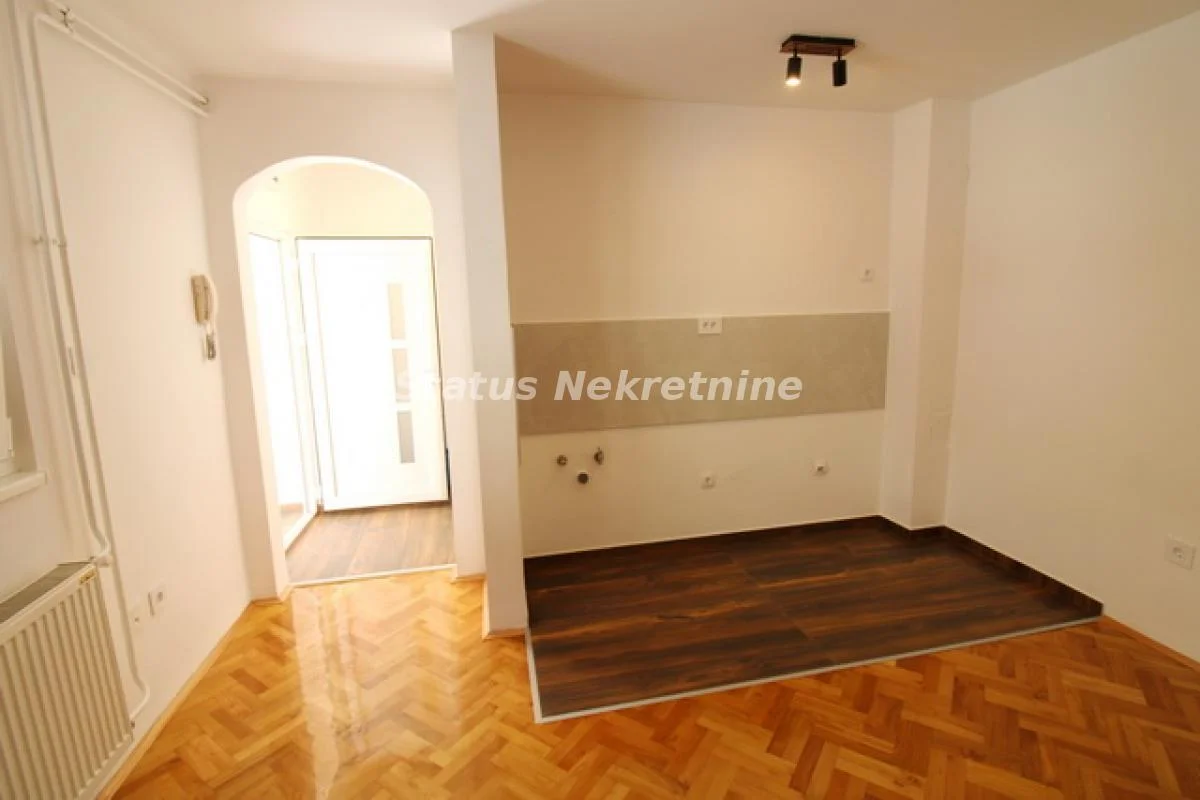 Studio apartment in the center of Novi Sad, 24 m², ground floor