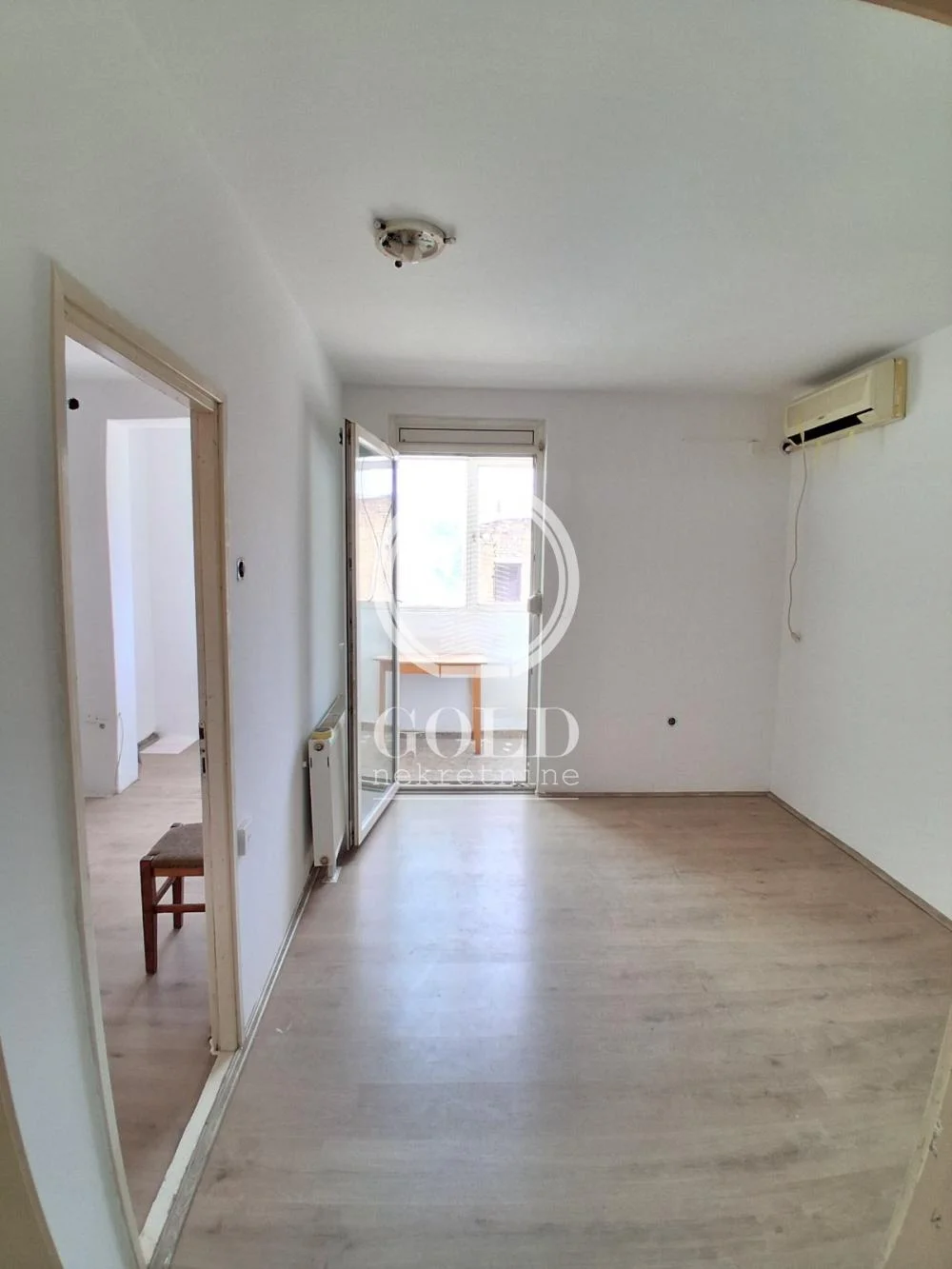 ONE AND A HALF ROOM IN A PRIME LOCATION - GRBAVICA ID#11886