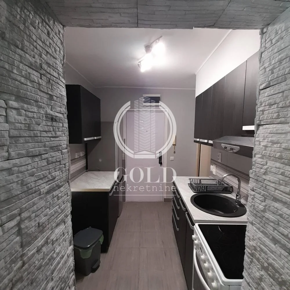 We are renting an apartment Bulevar Oslobođenja 28 m2. ID#11801