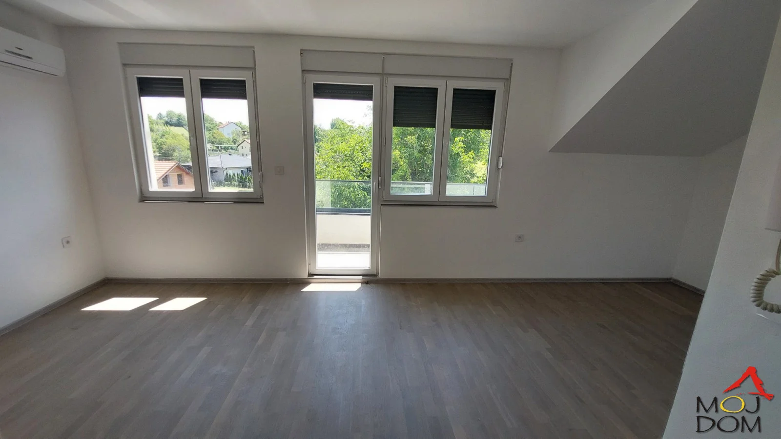 Completely new three-room apartment with a view of Fruška Gora – an ideal family home in a quiet location near the city
We present to you a modern, comfortable, and completely new three-room apartment located in the initial part of Alibegovac, ideal for those who want a combination of peac