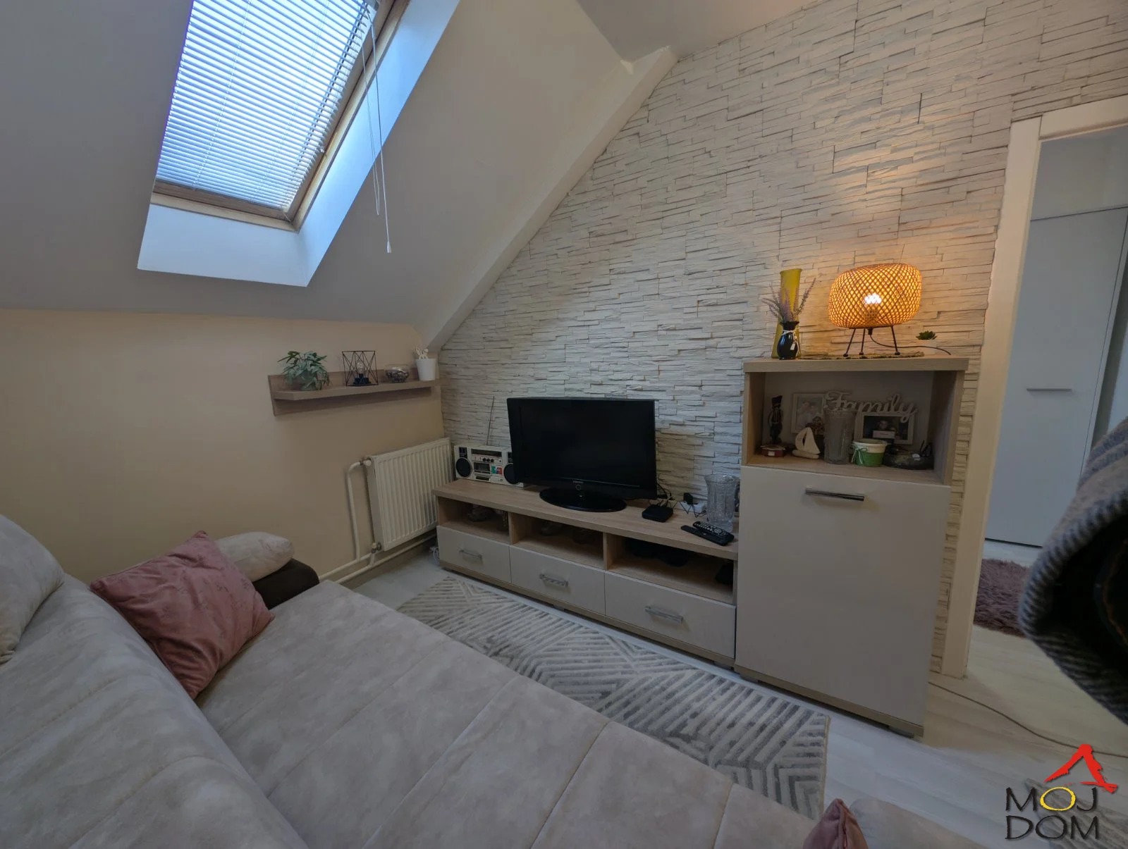 For sale – completely renovated one-and-a-half-room apartment of 38 m², Novi Sad (Telep – Adice)

We present an extremely functional and modernly arranged one-and-a-half-room apartment of 38 m², perfect for young married couples, students, or anyone looking for