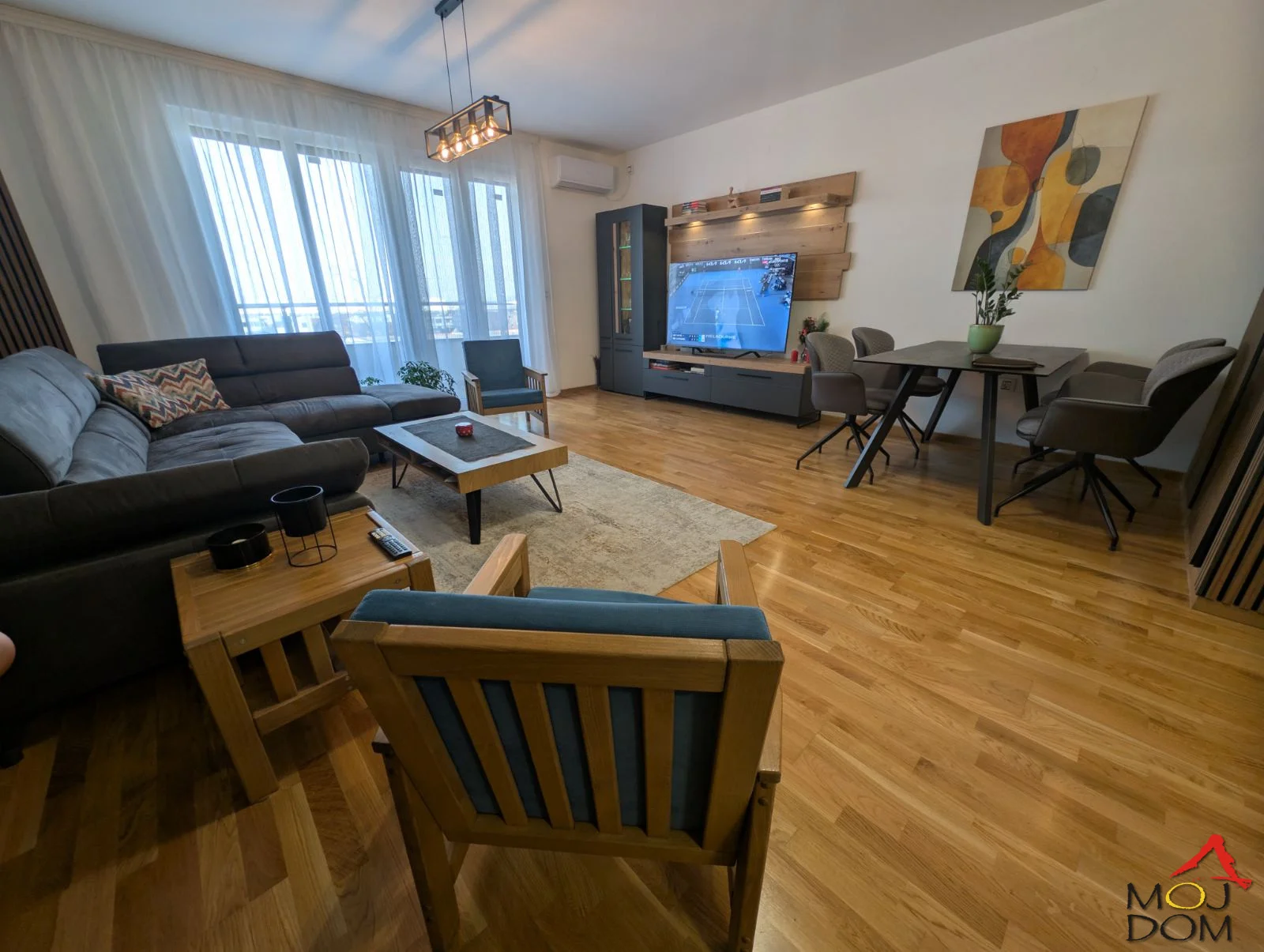 In an elevated and extremely quiet location above Preradovićeva street, in a modern urban villa with only four residential units, there is this new, luxuriously designed four-room apartment that truly stands out as one of the highest quality offers on