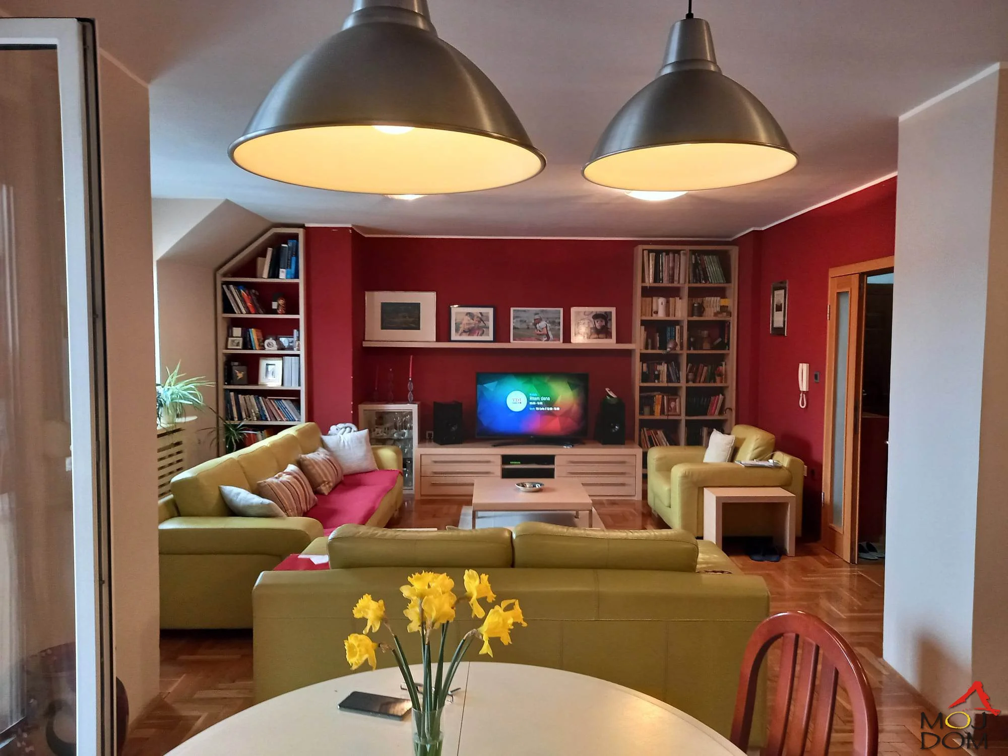 Novi Sad - Adice
For sale: two-and-a-half-room apartment in Adice, near Bulevar Patrijarha Pavla and Futoški put.
Structurally a great two-room apartment, currently adapted into a two-and-a-half-room but can easily be returned to its original layout.
The apartment is