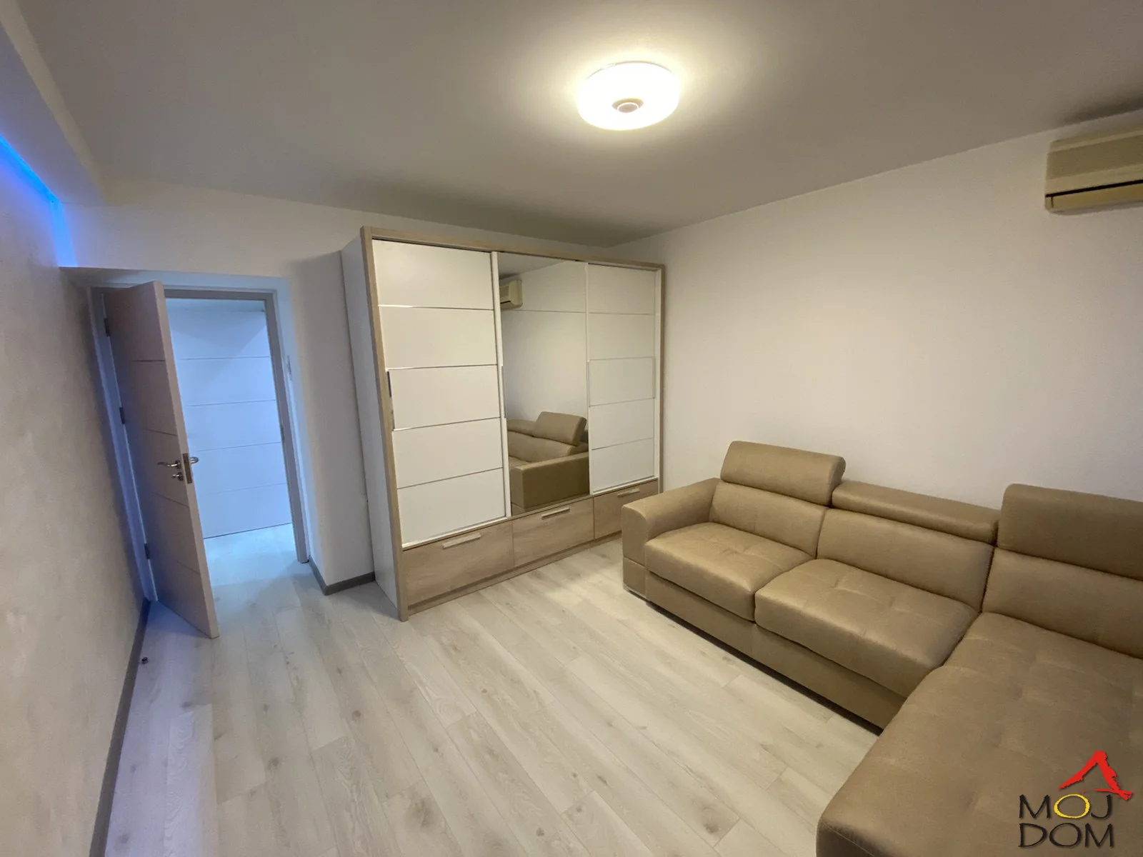 Novi Sad - Bulevar Oslobodjenja
For sale: one-room apartment on Bulevar Oslobodjenja with a phenomenal view of the entire city.
The apartment is completely renovated and sold furnished.
It's registered, 39m2, and purchase via credit is possible.
For all additional