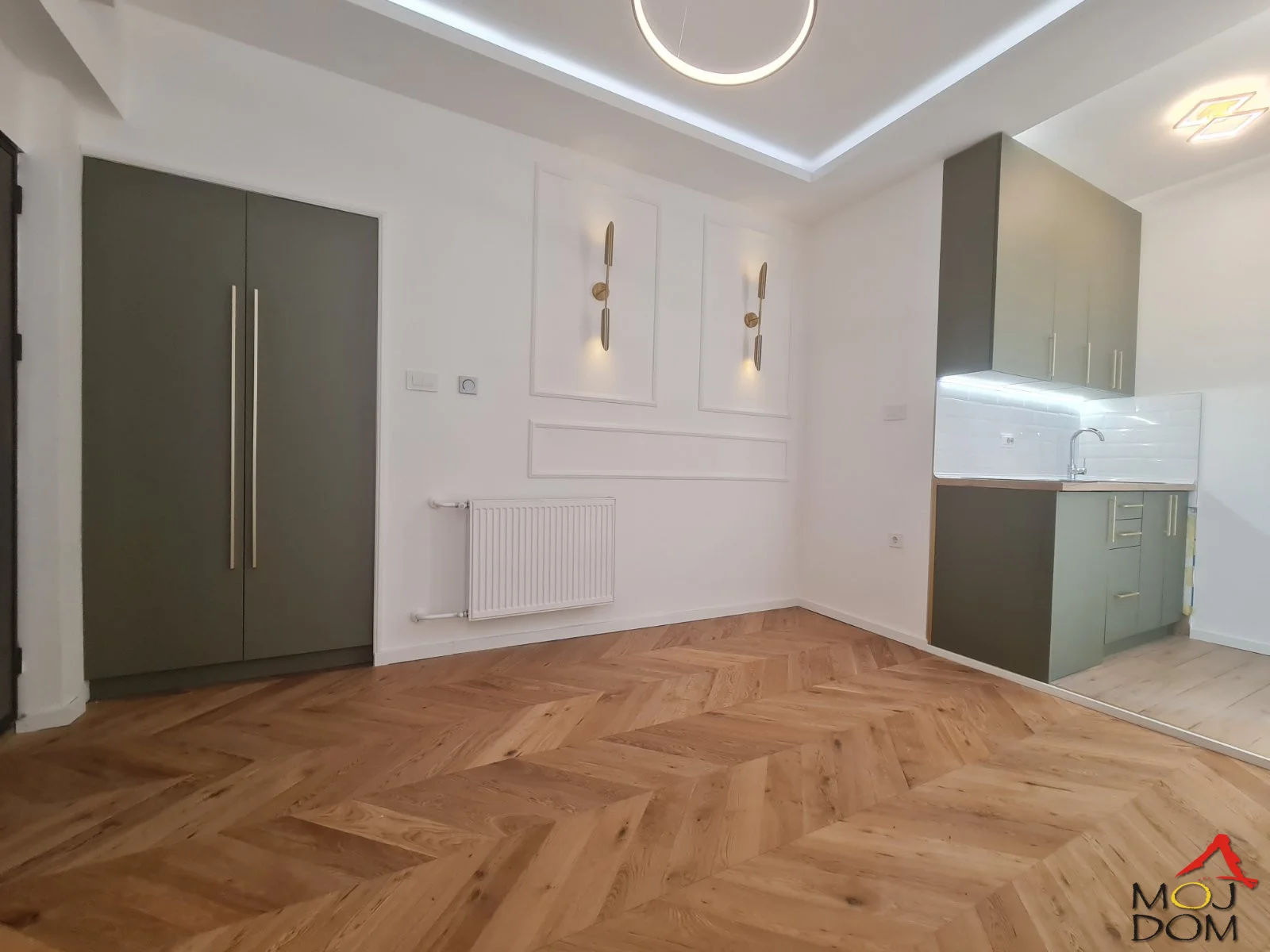 Novi Sad - Center - Stari grad – Rare opportunity on offer!
For sale: fully renovated studio apartment of 21 m², a property that rarely appears in this location and even more rarely stays on the market for long. The apartment is a perfect balance of functionality