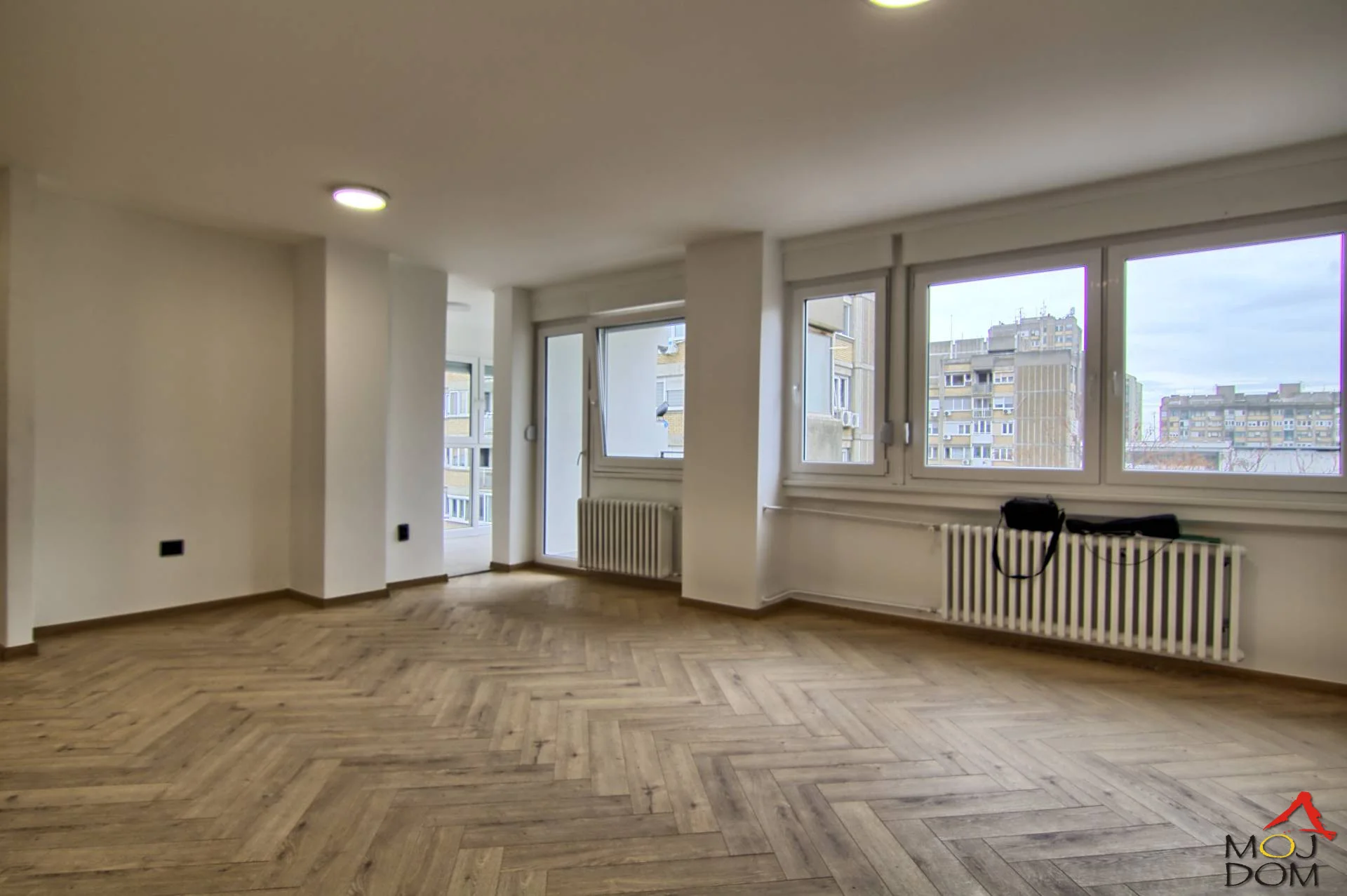 For sale: fully renovated three-room apartment – Bulevar Oslobođenja, Novi Sad

A fully renovated three-room apartment with an area of 73 m² is for sale at one of the most sought-after locations in Novi Sad – Bulevar Oslobođenja. The apartment is on the 6th floor of a well-maintained building.