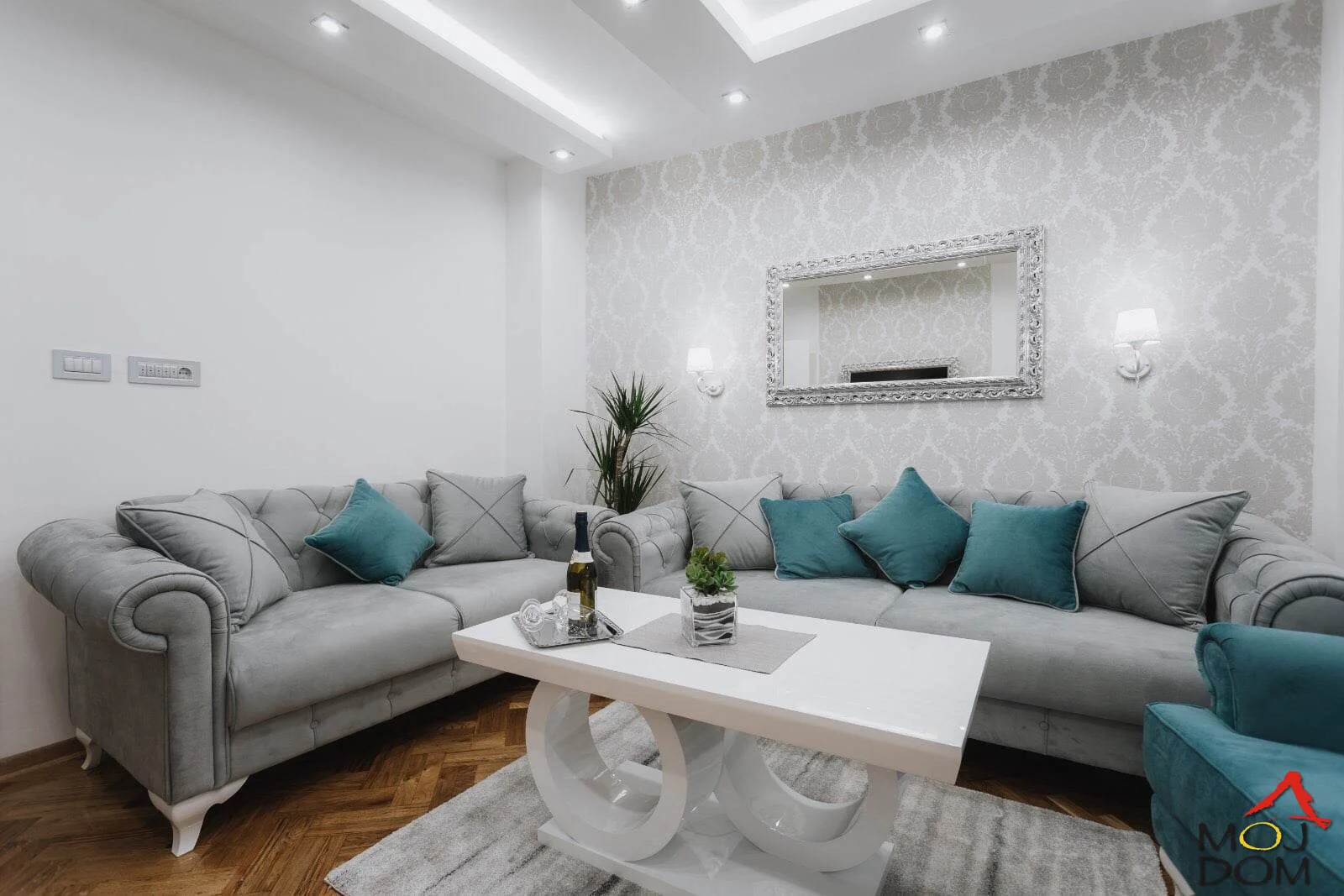 A one-and-a-half-room apartment for sale, on paper 38 m², in reality 40 m², first floor, separate kitchen and dining room, completely renovated two years ago. New items bought when renovated and is sold fully furnished. Ideal for renting as well as