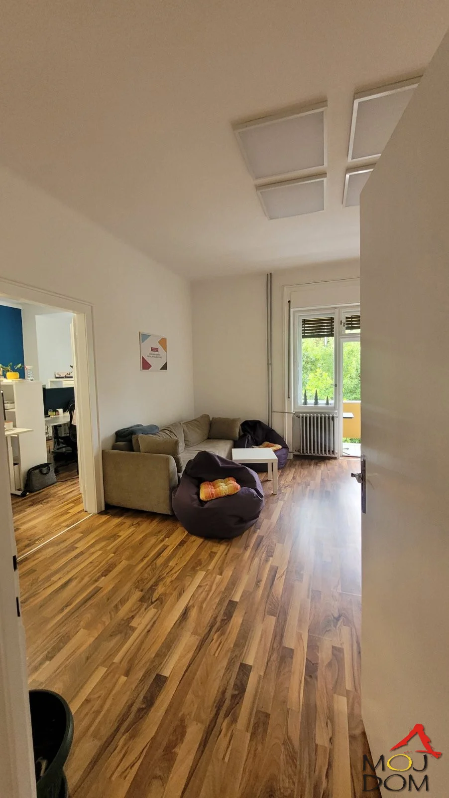 A four-room salon-style apartment for sale in an exclusive location – terrace with a view of Danube Park!

Agency Moj Dom Nekretnine (Novi Sad, Reg. no. 174) offers an exceptional four-room salon apartment on the 1st floor of a representative building in the very center of the city