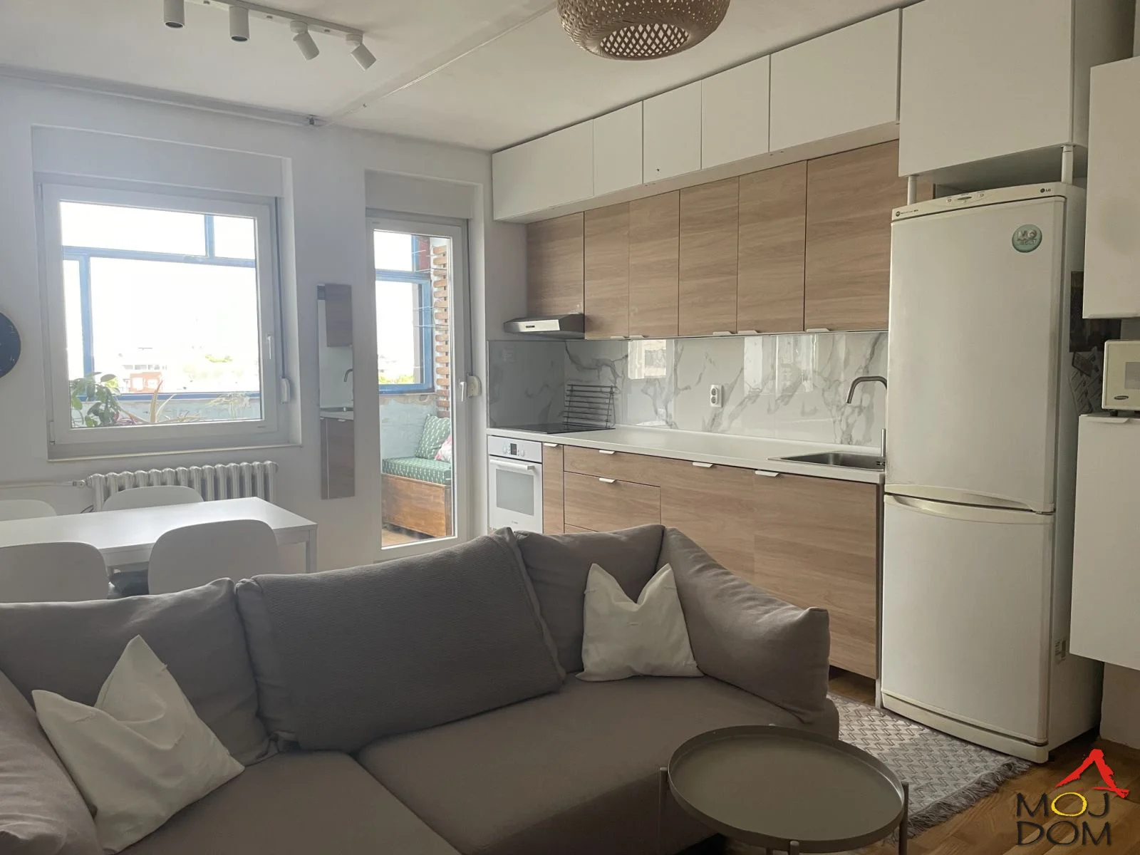 A comfortable and bright two-and-a-half-room apartment of 57 m² for sale in an excellent location, 6th floor in a building with an elevator (no steps at the entrance).

The apartment consists of two bedrooms, a spacious living room with kitchen and dining area, bathroom, hallway