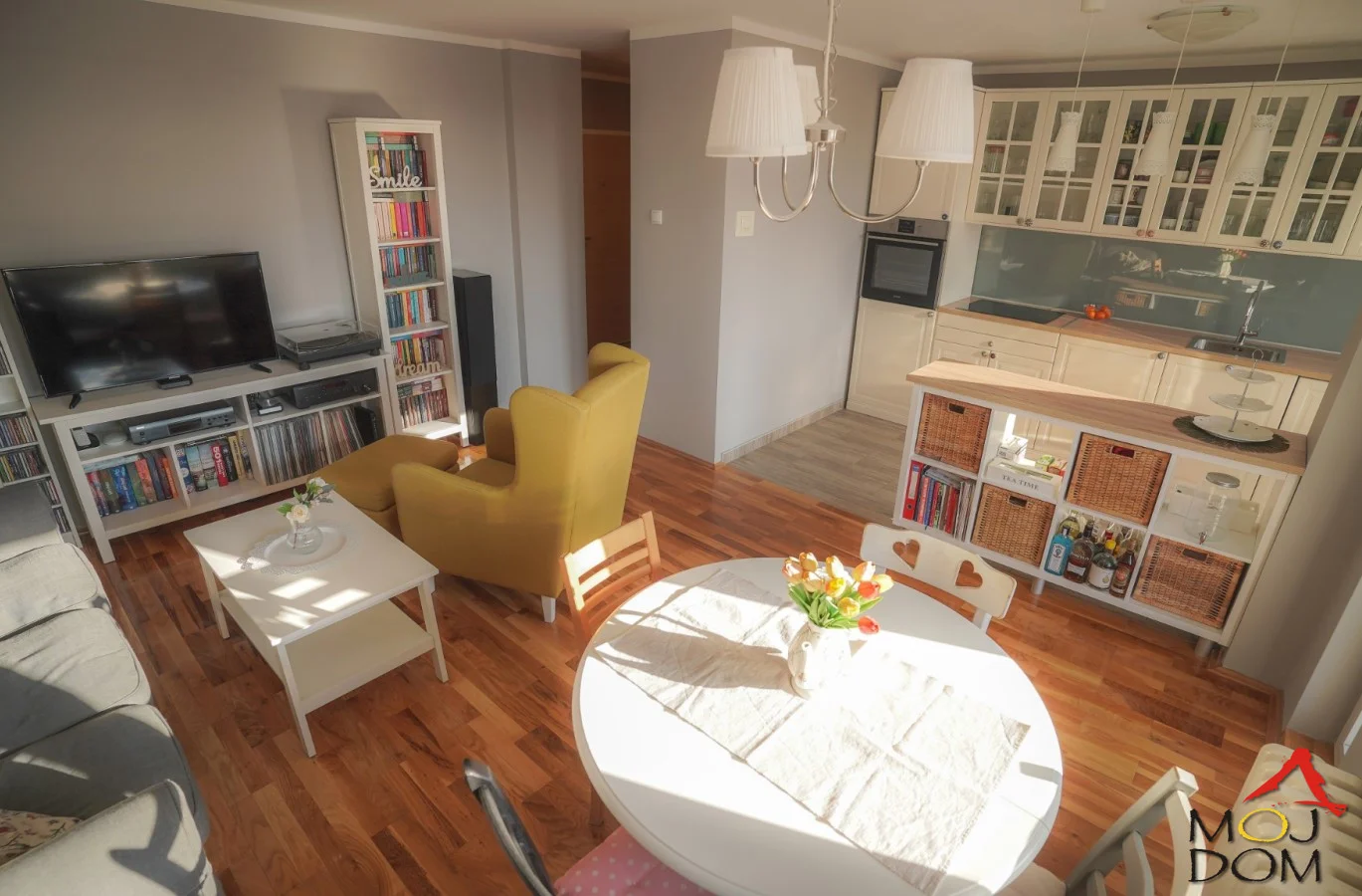 Apartment for sale in Liman IV, 69m2 + terrace, registered 1/1 with no encumbrances. The apartment is completely renovated; new tiles, new parquet, PVC windows with ALU shutters and mosquito nets in all rooms, bathroom with new sanitary ware, kitchen with built-in app