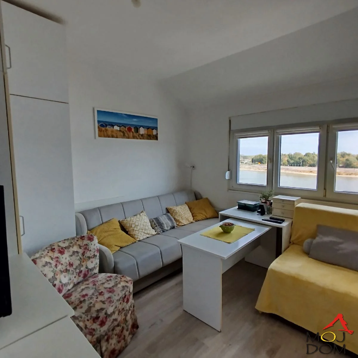 Studio apartment on the Quay – unique view of the Fortress and the Danube

A registered studio apartment of 19 m² is for sale, located on the 5th floor of a building (no elevator), above which is attic space, which means there are no apartments above and that the apartment is uni