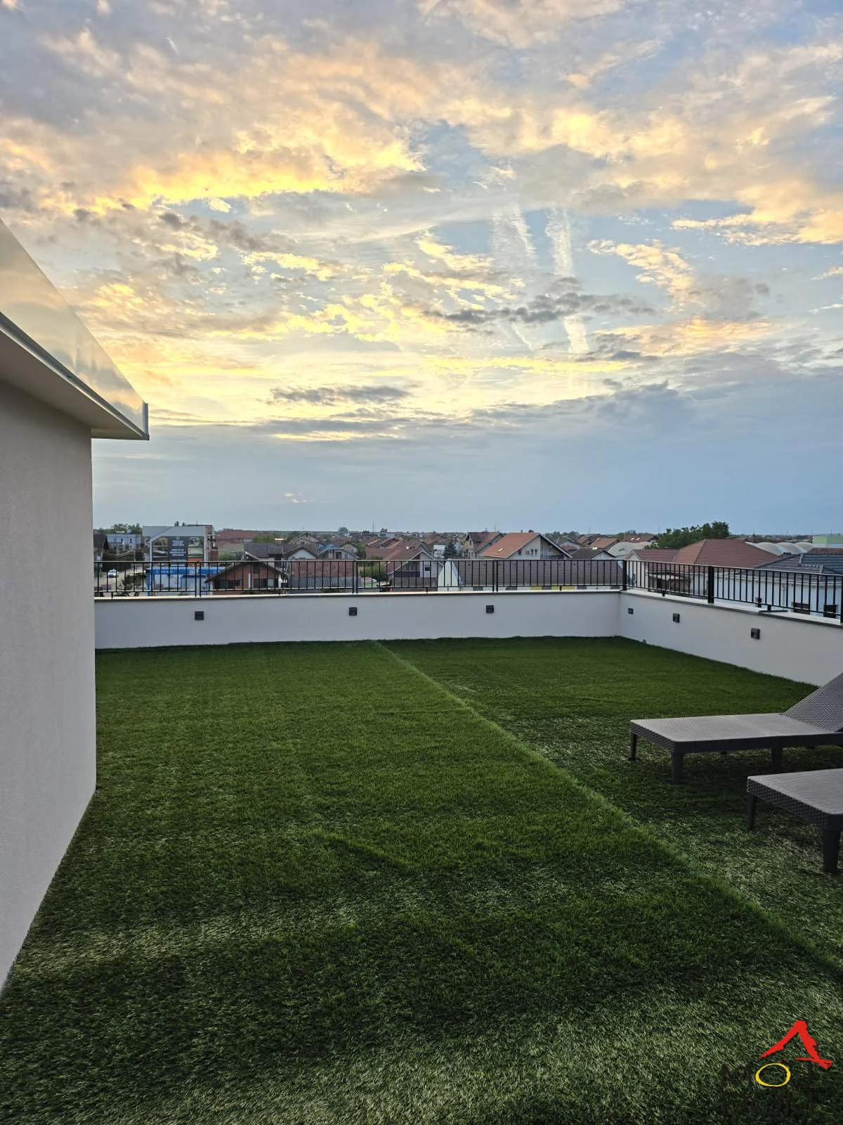 LUX PENTHOUSE for sale at Veternička Rampa.
The apartment consists of 3 bedrooms, a living room with dining area, kitchen, toilet, bathroom, and two terraces.
The apartment is sold fully equipped.
There are only 3 apartments in the building, ensuring com