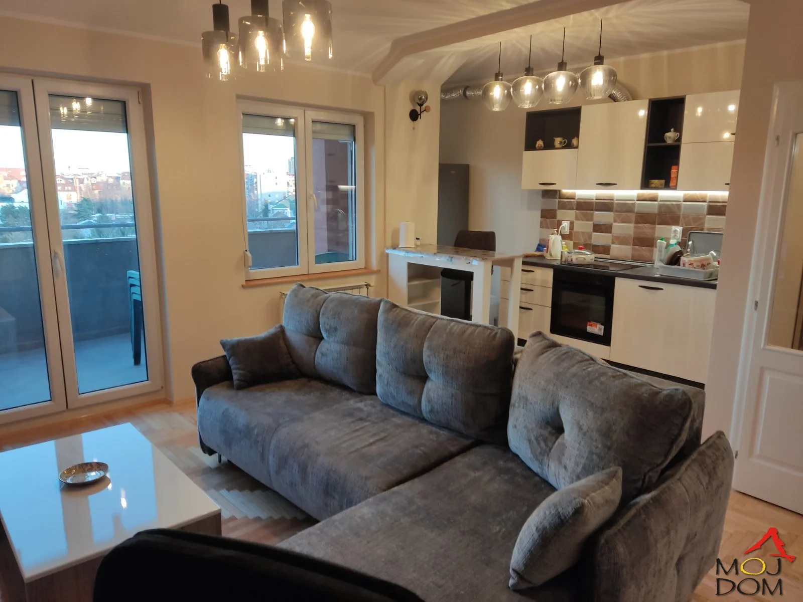 One and a half room apartment for sale in an attractive location – Bulevar Evrope.

The apartment covers 54 m², has a functional layout, nicely arranged, and is ready to move in right away. It consists of a spacious living room with dining area and kitchen, separate bedroom,
