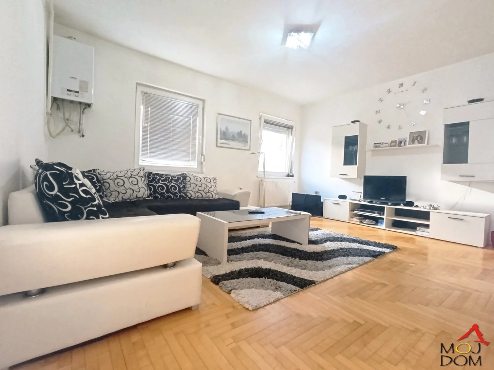 We are selling an excellent furnished two and a half room apartment at the very beginning of Adice, right behind the embankment.

The apartment is on the first floor of a three-story building without an elevator, characterized by an extremely spacious living room with dining area and kitchen, two bedrooms, a bathroom,