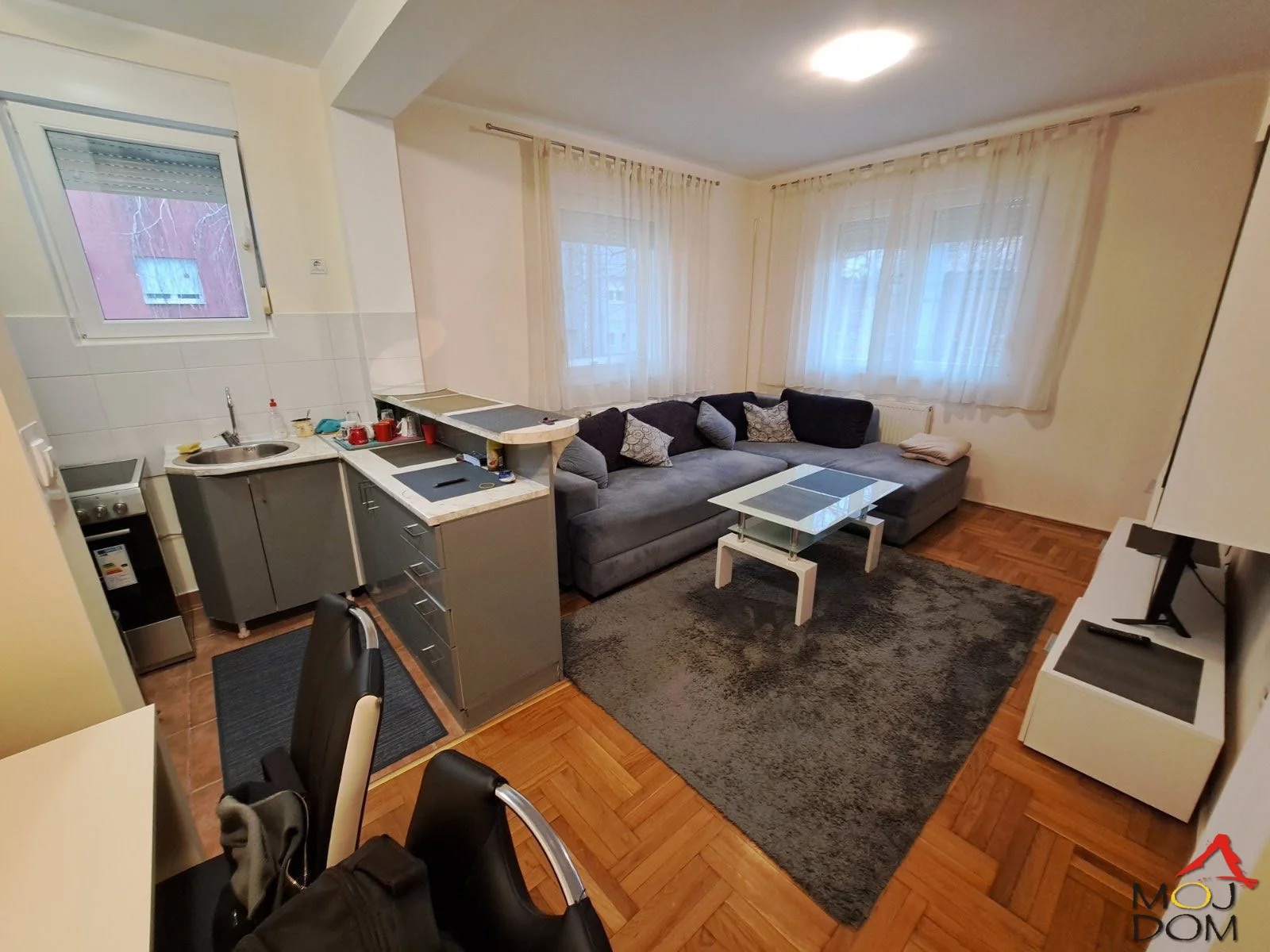 For sale: functional two-and-a-half room apartment of 50 m² in one of the most sought-after locations in Novi Sad, in Grbavica. The apartment is on the ground floor and is ideal for couples, families, or individuals looking for a practical and comfortable living space. It has