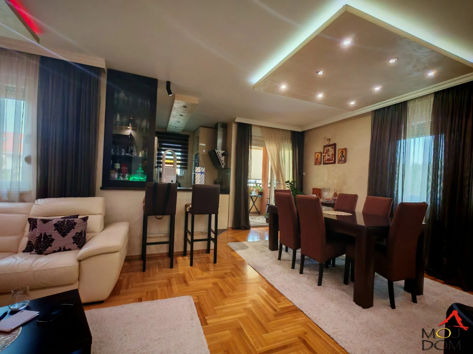 We are selling an excellent family apartment in a newer building in Telep.

The apartment has 2 bedrooms, a large living room with dining area and kitchen, 2 bathrooms, a spacious terrace with a view of Fruška Gora.

By arrangement, it can be pr