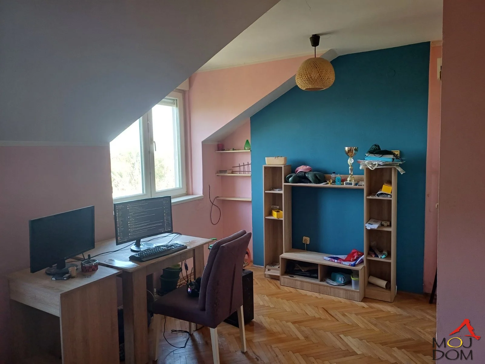 For sale functional one-and-a-half-room apartment of 28m² on the 5th floor (building without elevator), in a quiet part of Rotkvarija, near the railway station. The apartment has an excellent layout, ideal for renting or single living. Nearby are shops, scho