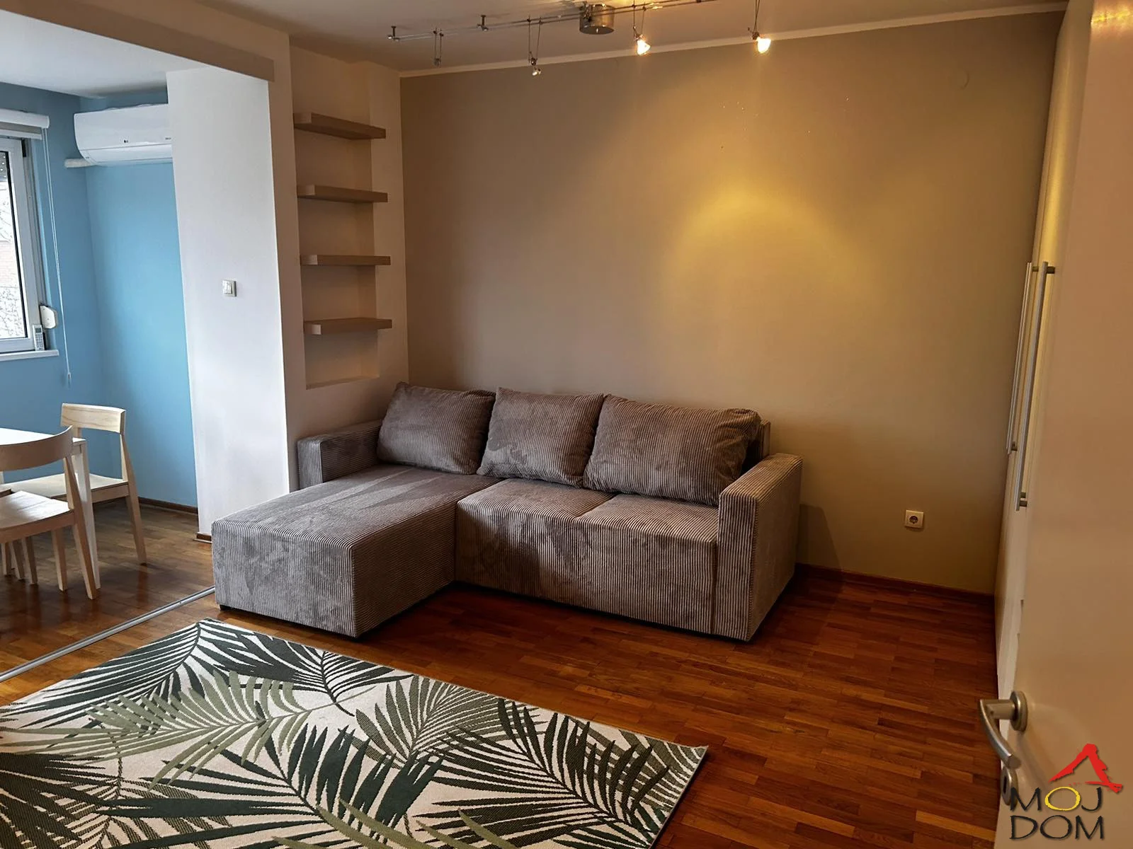 Furnished one-room apartment for sale, area 41m2. Very attractive location, Stari Grad, only 5 minutes’ walk to the Quay, near two preschools, an elementary and high school, as well as other key points: SPENS, TC Promen