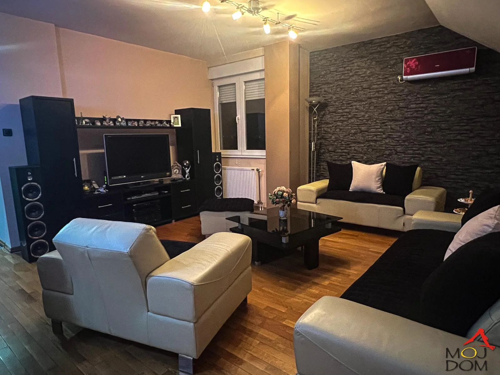 A spacious and bright duplex apartment for sale, 139 m², located on the fourth floor of a residential building in an attractive location – Bulevar Patrijarha Pavla, Novi Sad.

Apartment features:

• Area: 139 m²

• Floor: Fourth f