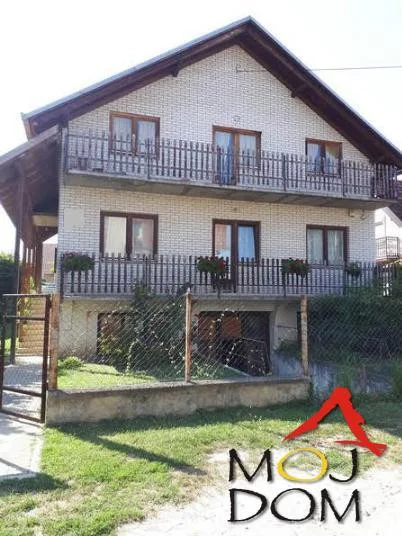 Well built house near Lipov Gaj, Well built house near Lipov Gaj. Basement under the whole house, raised ground floor four-room apartment, and in the attic with slight slopes, partitioned three-room apartment in gray phase. (Moj Dom real estate,