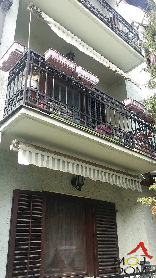 House for sale in Telep, area 200 m2 (registered 83 m2) on a plot of 260 m2 with ground floor, upper floor, and attic. The ground floor consists of a living room with dining area, bedroom and bathroom, while the upper floor and attic consist of three ro